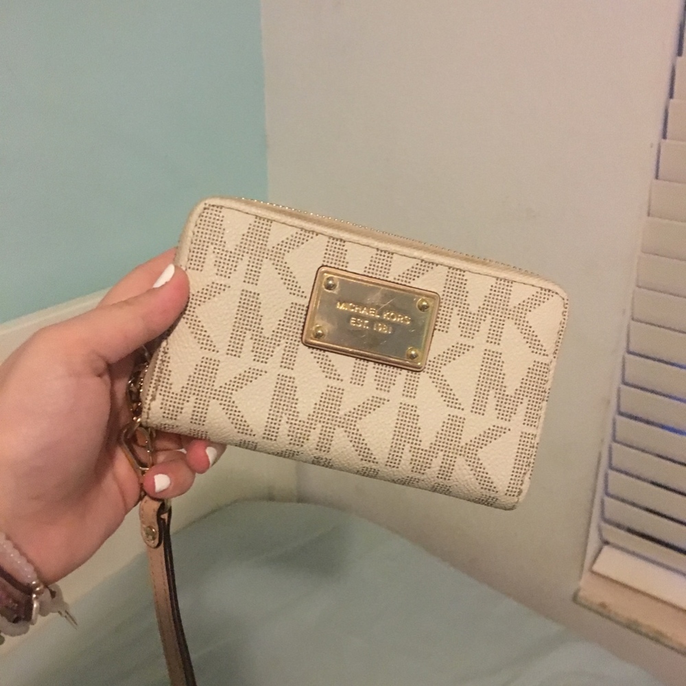 Micheal Kors Wristlet/ wallet